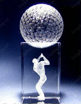 Kristall-Golfball auf 3D-Laser-Kristallwürfel Basis